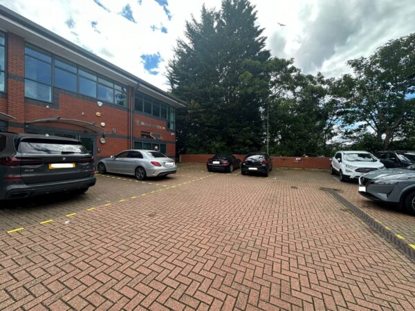 Frist Floor Office Building for Rent