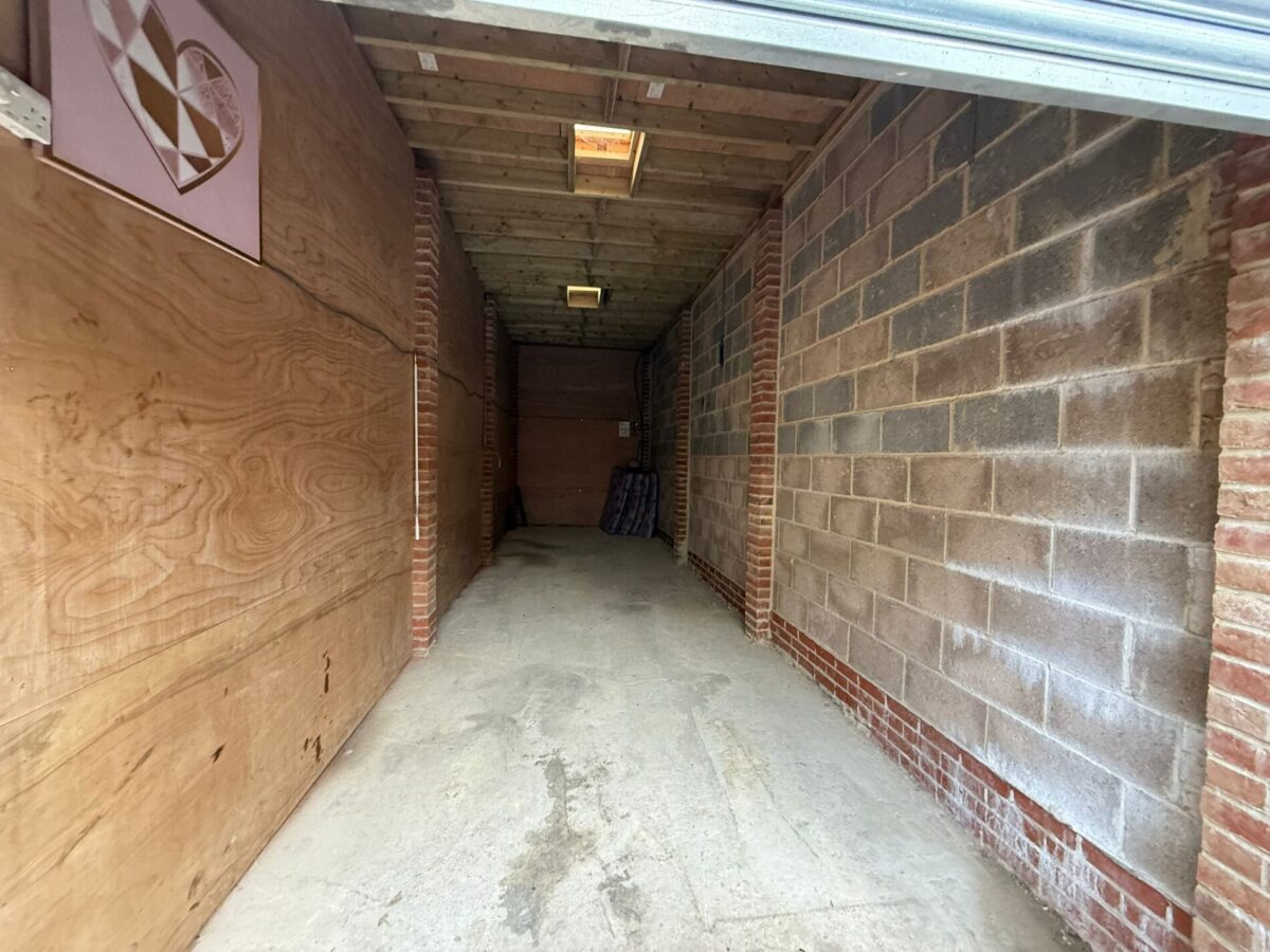 Garage for Rent