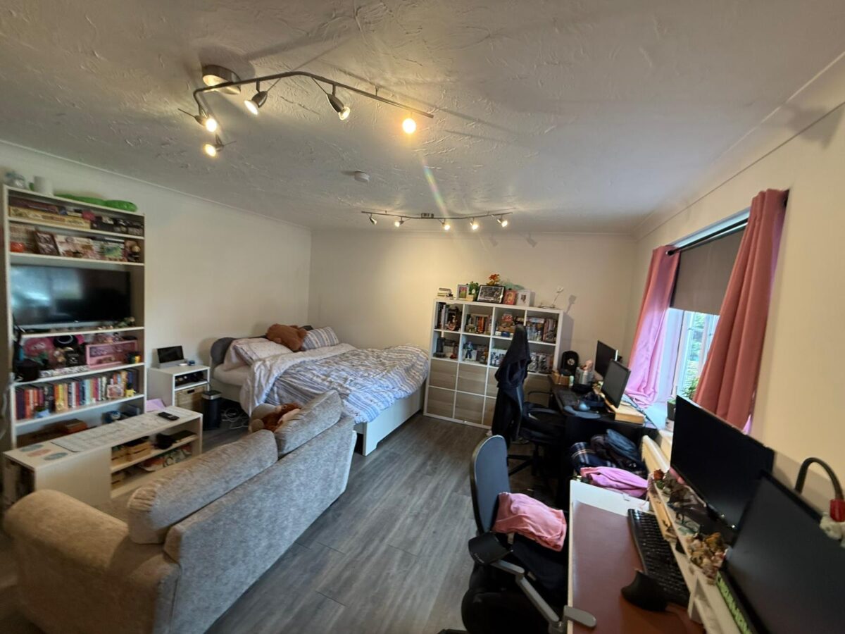 Studio, HA6