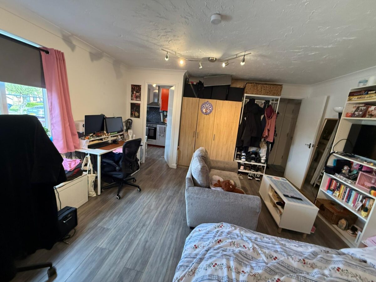 Studio, HA6
