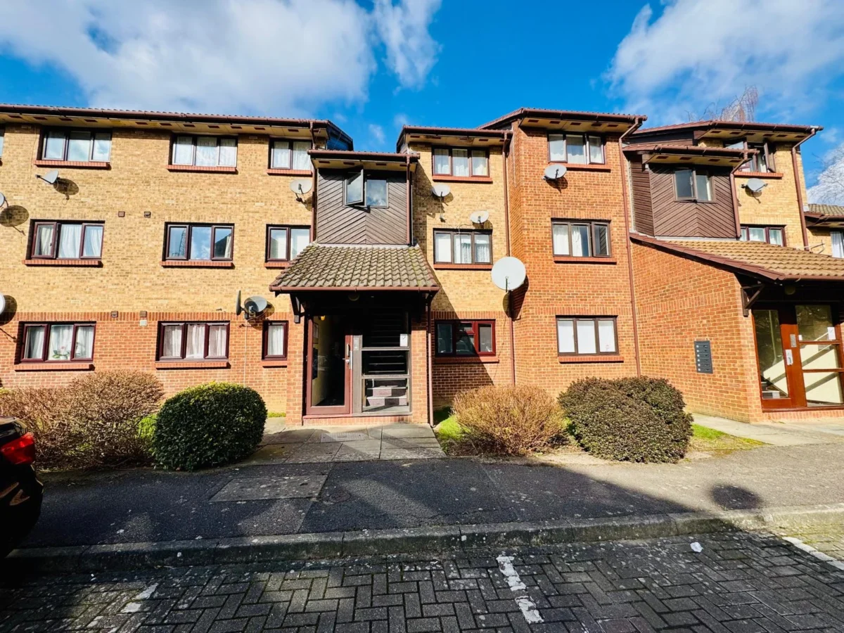 Pasteur Close, London, NW9 5HZ