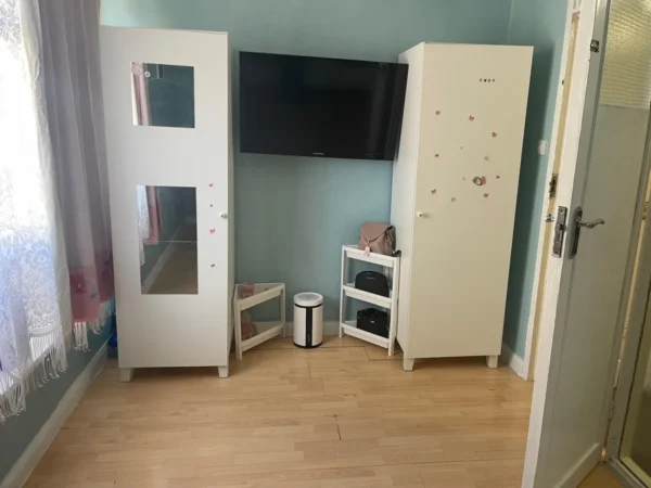 Dessouter, Little Strand, London, NW9