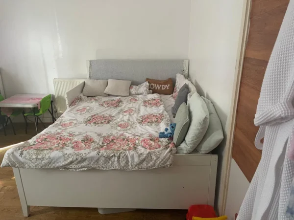 Dessouter, Little Strand, London, NW9