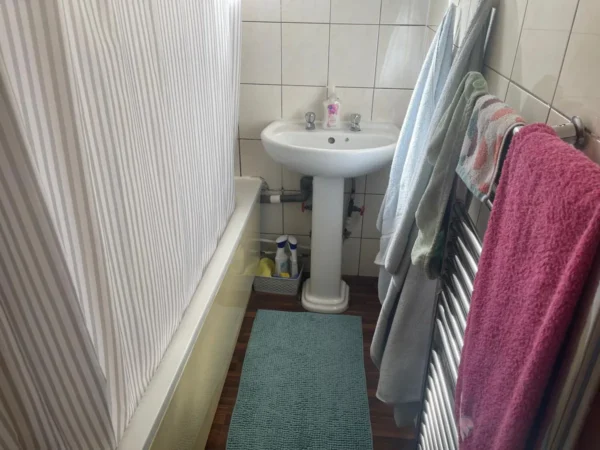 Dessouter, Little Strand, London, NW9