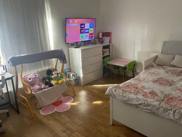 Dessouter, Little Strand, London, NW9