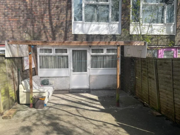 Dessouter, Little Strand, London, NW9