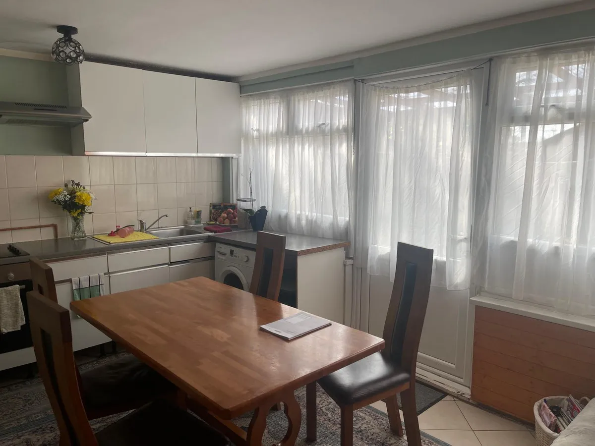 Dessouter, Little Strand, London, NW9