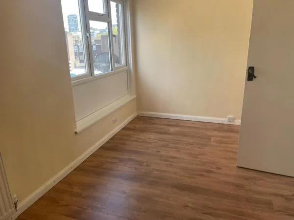 Dessouter, Little Strand, London, NW9